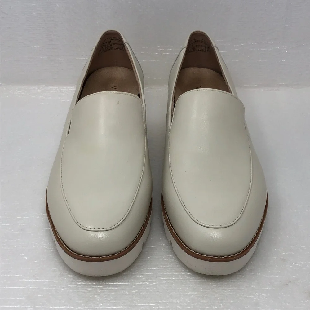 NEW Vionic Loafers Kensley Cream Leather Slip On Chunky Lug Soles Women’s Size 9